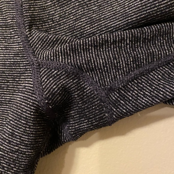 Lululemon Wonder Under Crops - size 8 - Picture 4 of 4